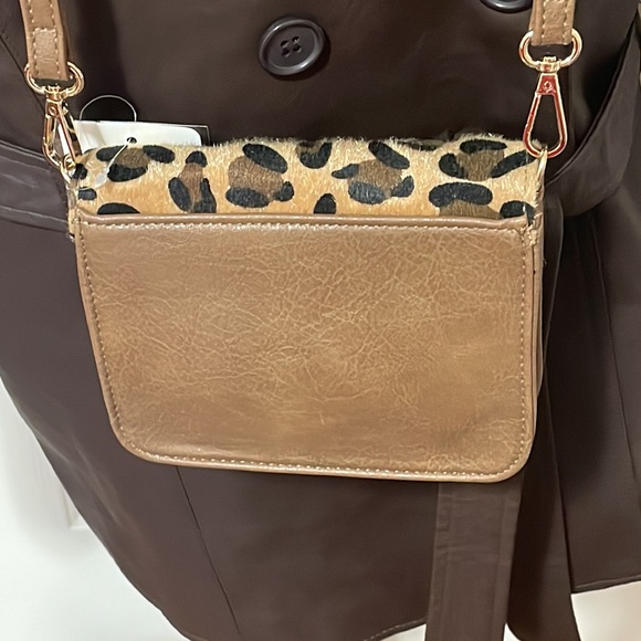 🎉❤️ NEW Lillie Brown Small Leopard Crossbody Purse - Picture 2 of 3